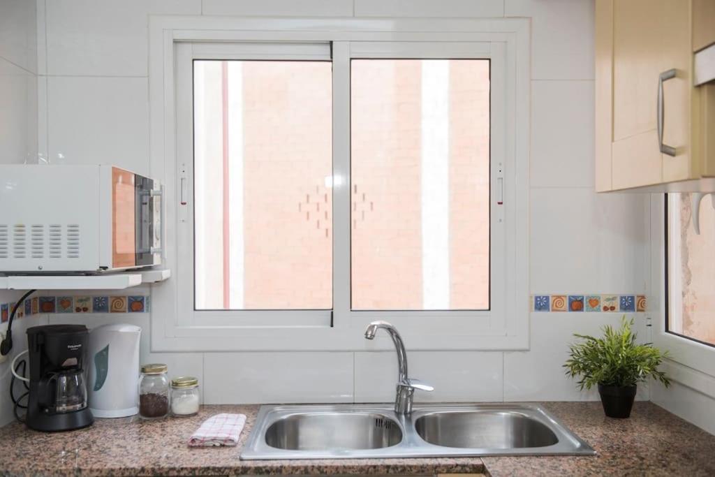 Sunny And Quiet Sagrada Familia Apartment บาร์เซโลนา ภายนอก รูปภาพ